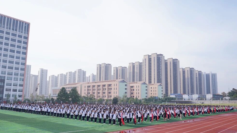 铭记历史，珍爱和平：恒定中学举行第三周升旗仪式